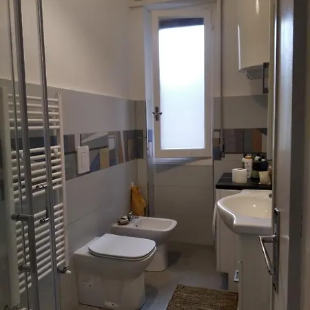 Stanza Matrimoniale Con Balcone Homestay Genoa